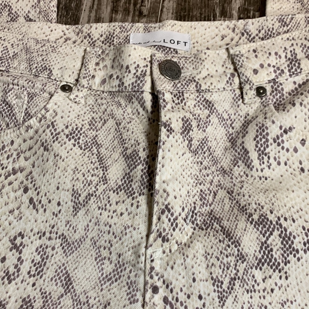 LOFT Skinny Jeans in Cream with Taupe Snake Print - 8 - Picture 3 of 10